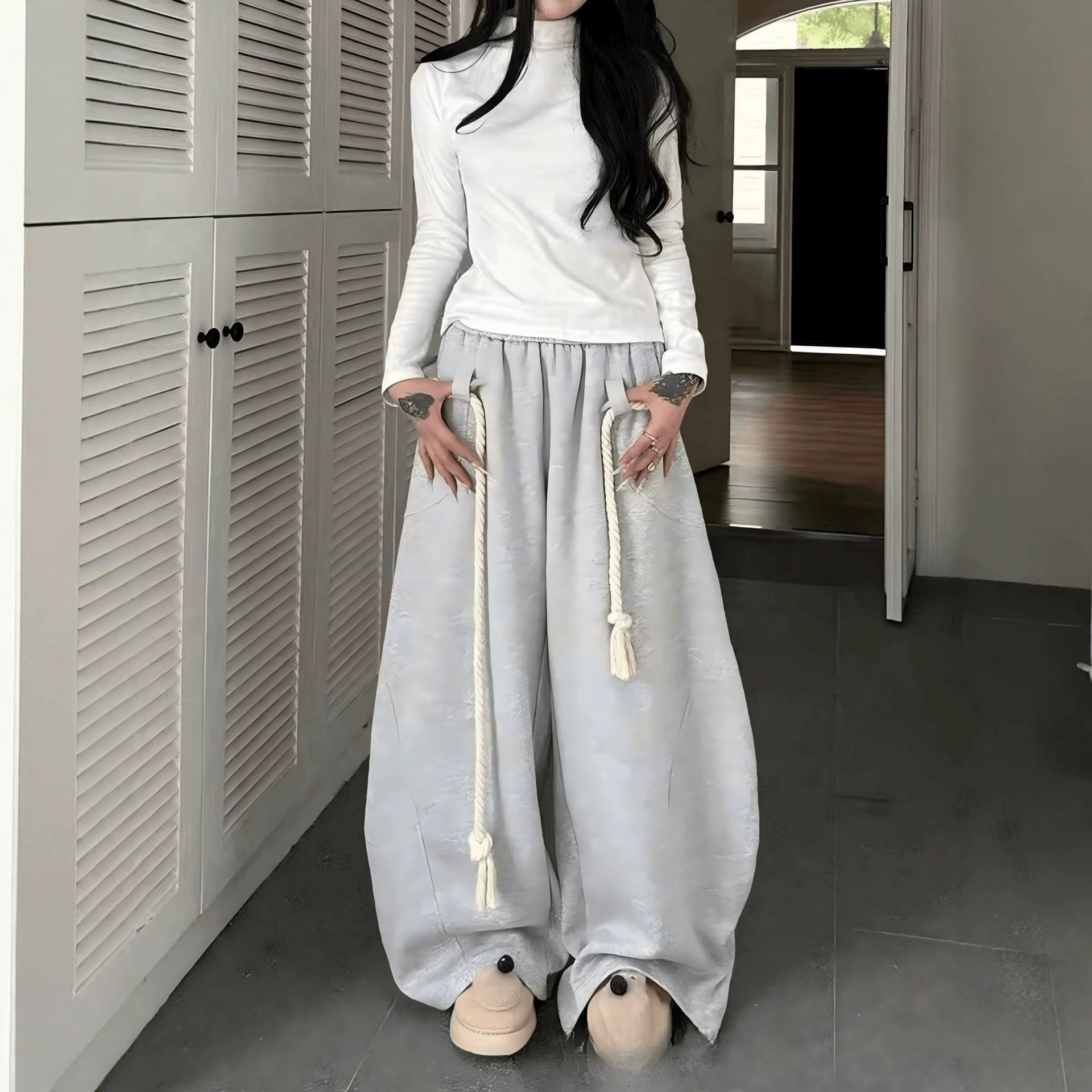 Casual Loose Wide-Leg Sweatpants for Women, Fashion Streetwear Style, Simple and Versatile