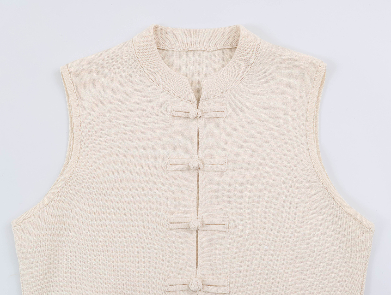 Knot-Fastening Knit Vest